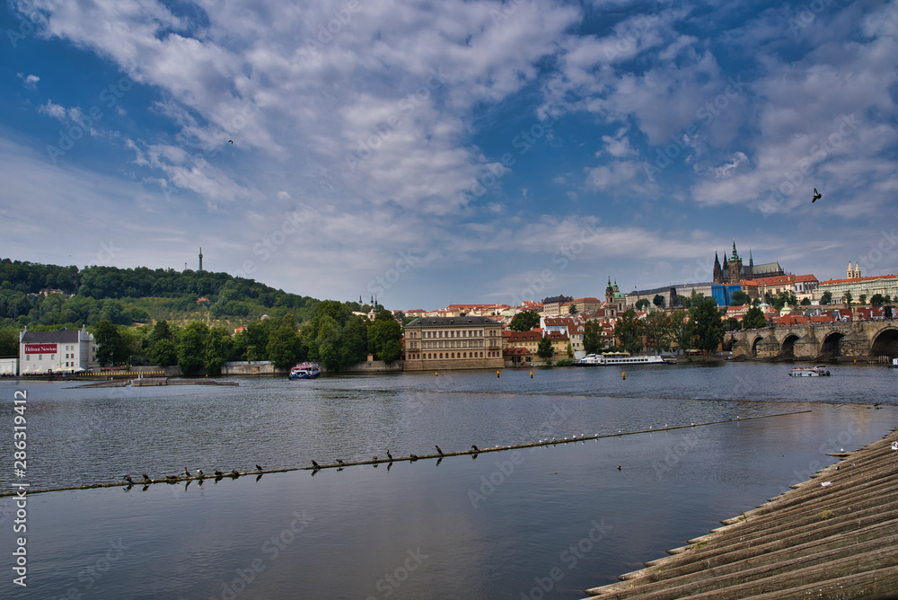 Obraz premium View of the Vltava river, the Charles bridge