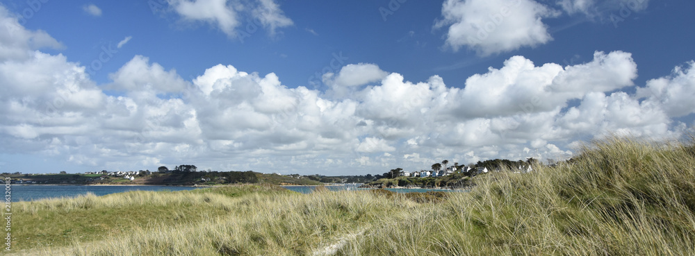 bord de mer avec des nuages / seaside with clouds