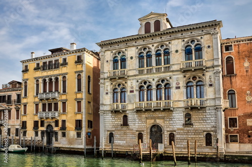 palazzo corner spinelli am canal grande in venedig, italien photo