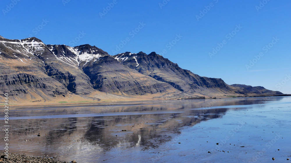 Paysage en bord de l'océan atlantique en Islande