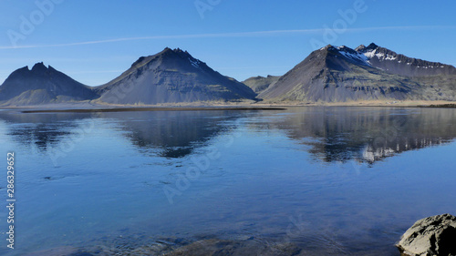Paysage en bord de l oc  an atlantique en Islande