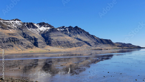 Paysage en bord de l'océan atlantique en Islande