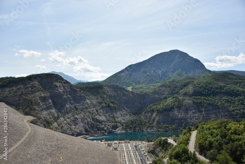 Lac et barrage de Serre-Ponçon (Hautes-Alpes)