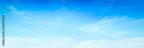 Fototapeta Naklejka Na Ścianę i Meble -  Blue sky and white clouds background