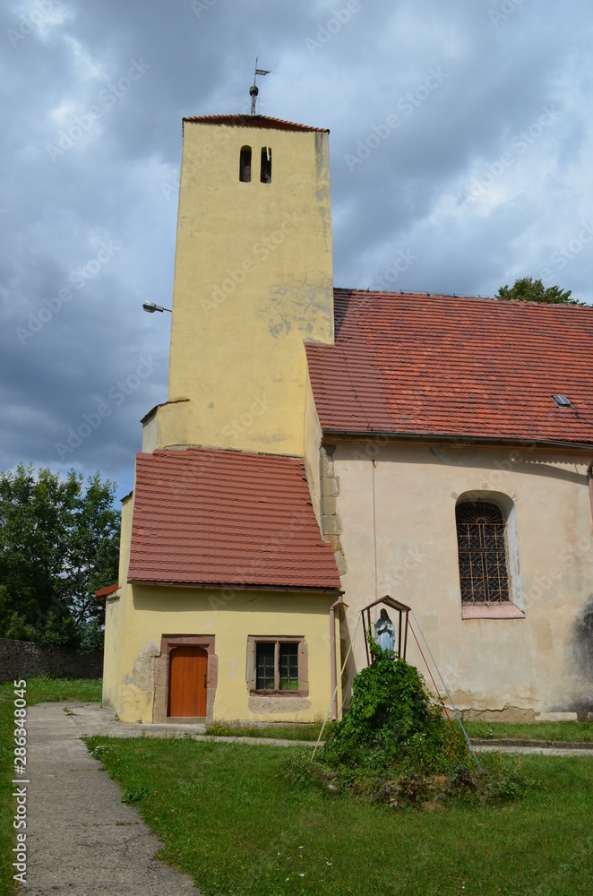 Kościół Św. Apostołow Piotra i Pawła, Lipa, wieś w powiecie jaworskim, Polska Kościół Św. Apostołow Piotra i Pawła, Lipa, wieś w powiecie jaworskim, Polska