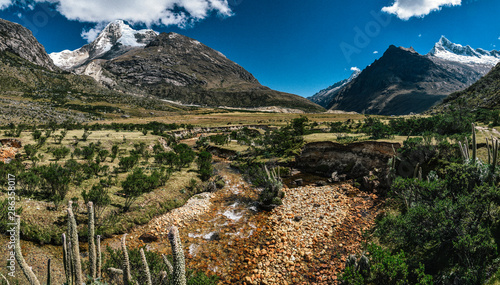 Εκτύπωση καμβά River on Santa Cruz Trek in Huscaran National Park in the Cordillera Blanca in N