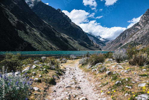 Fototapeta Naklejka Na Ścianę i Meble -  Lake View on Santa Cruz Trek in Huscaran National Park in the Cordillera Blanca in Northern Peru 