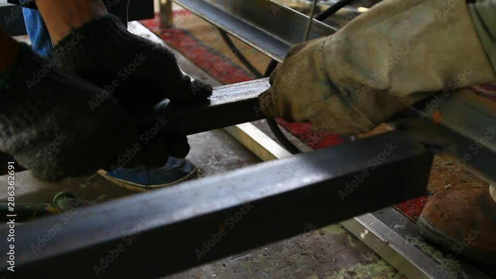 HD : Worker welding in factory HD : Worker welding in factory