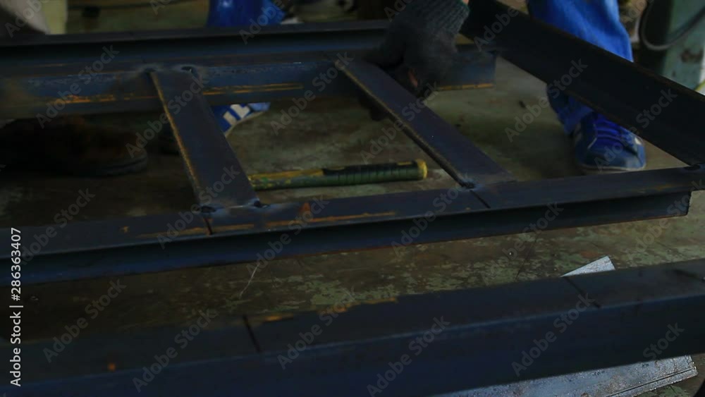 HD : Worker welding in factory HD : Worker welding in factory
