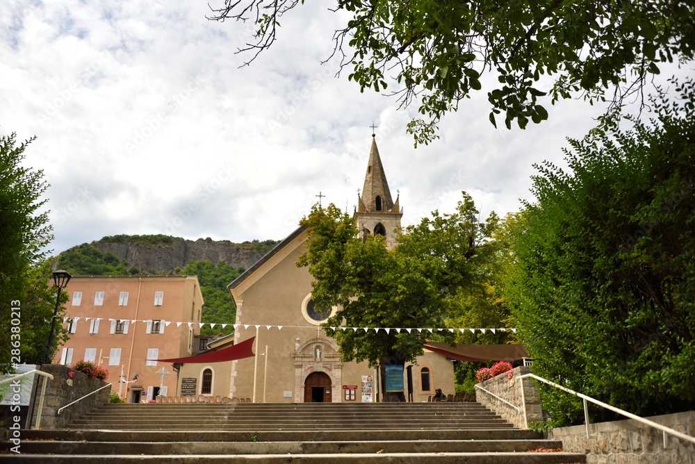 Obraz premium Sanctuaire de Notre-dame-du-Laus (Hautes-Alpes)