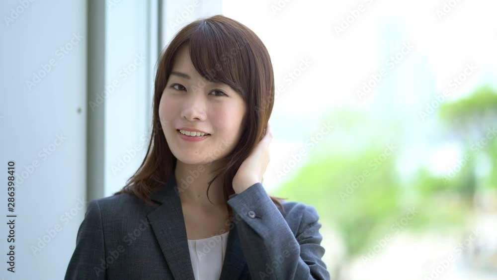 ビジネスウーマン 笑顔 ビジネスウーマン 笑顔