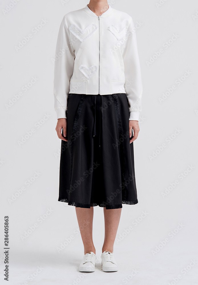 White clothes worn on female models White clothes worn on female models