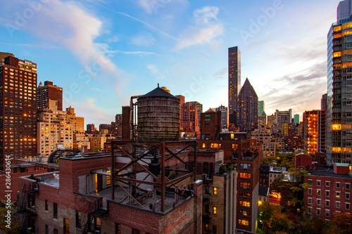 View of New York City with urban skyscrapers © Mikael Damkier