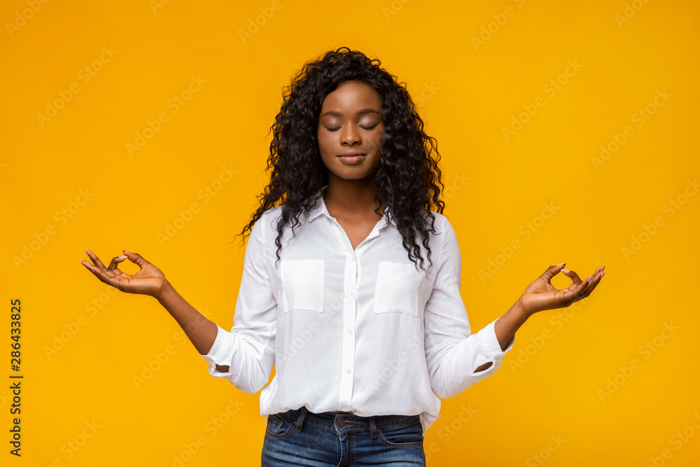 Young beautiful black girl practicing breathing yoga - obrazy, fototapety, plakaty 