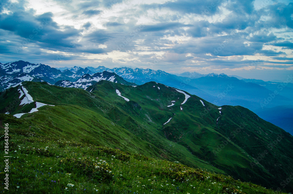 Obraz premium landscape with mountains and clouds