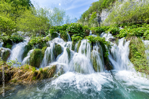 Fototapeta Naklejka Na Ścianę i Meble -  Plitvice Lakes National Park, Croatia. Small waterfalls