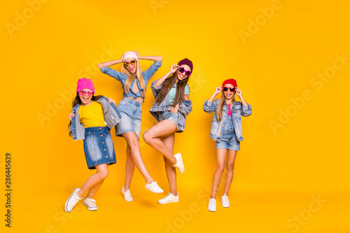 Obraz na plátně FUll body photo of two carefree having fun mommies and their two offspring weari