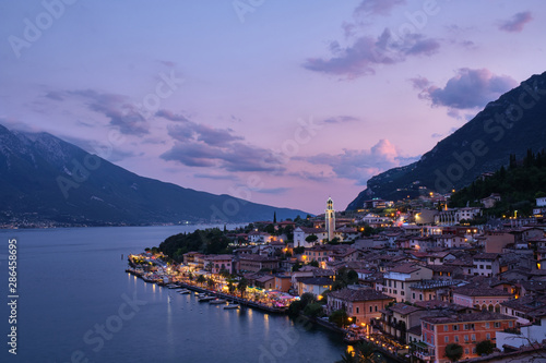 Photo Panoramic view of night city Limone Sul Garda region Trento Lake Garda Italy