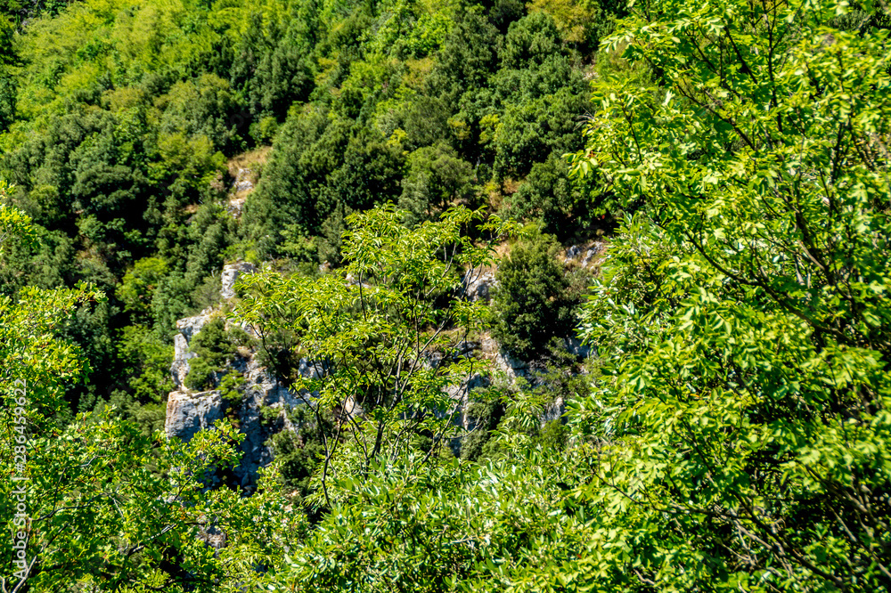 Vista lungo il sentiero 168 Gola di Jana da Braccano Vista lungo il sentiero 168 Gola di Jana da Braccano