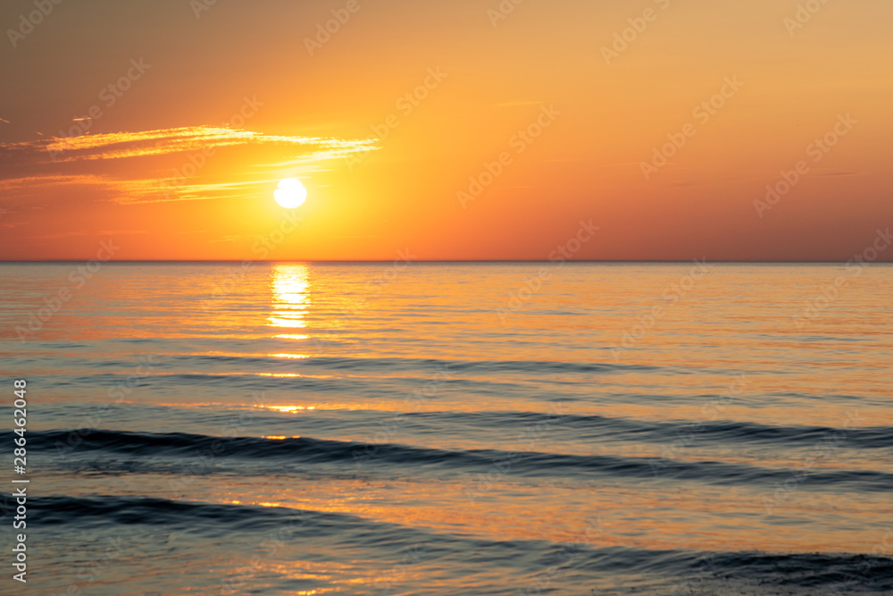Obraz premium Sunset on the sea beach, beautiful view sunset, evening at the beach by the sea