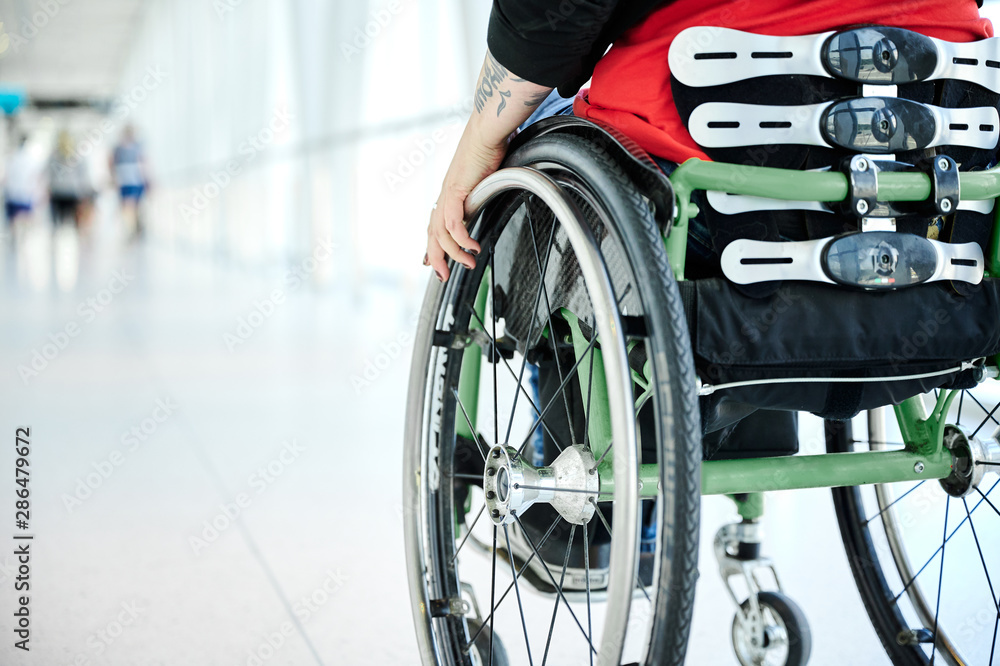 Obraz premium Young woman in wheelchair close up