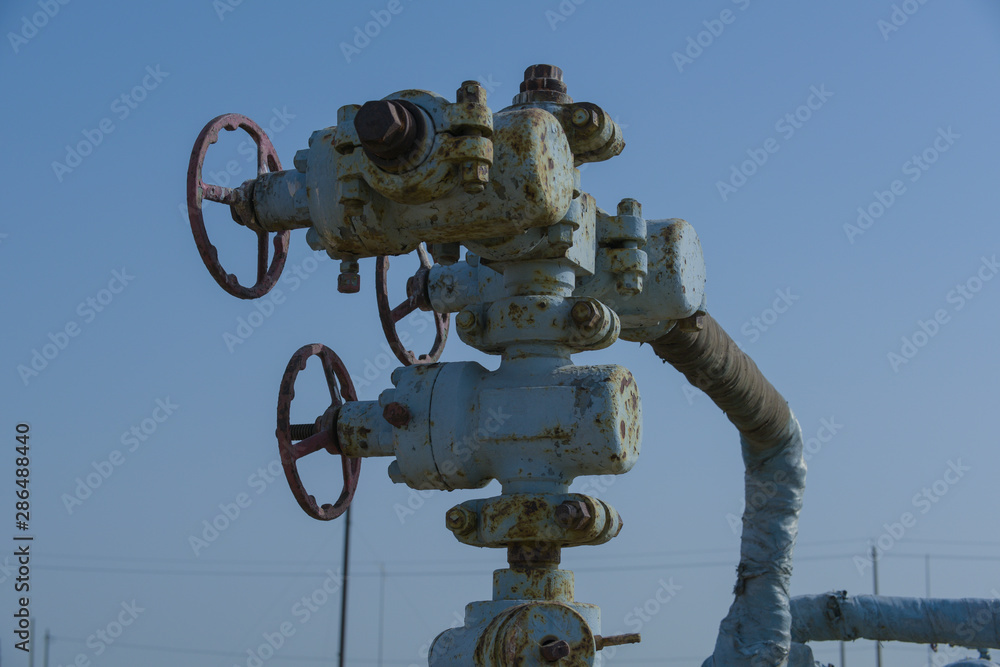 Oil pipelines and valves Oil pipelines and valves