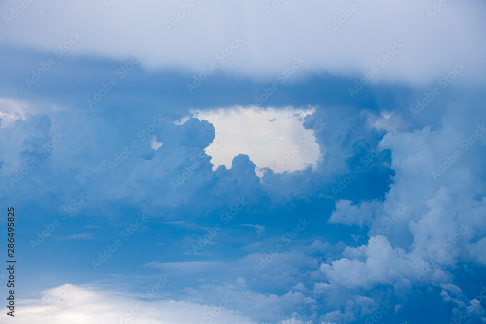 Fototapeta premium The blue sky and white clouds at an altitude of 10,000 meters under the sun
