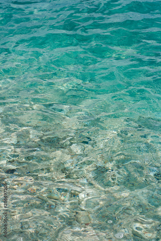 EAU DE MER TRANSPARENTE ET TURQUOISE 