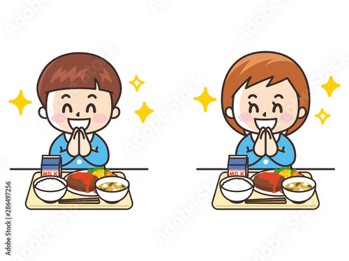 給食を食べる園児