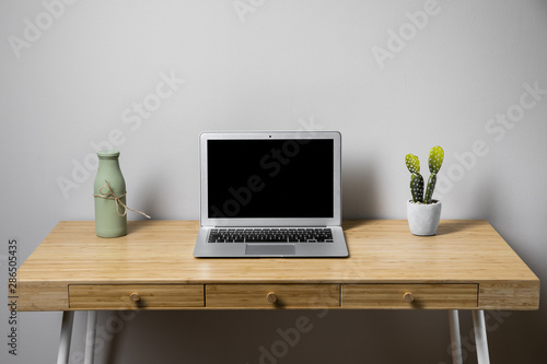 Papier peint Simple tidy wood desk concept