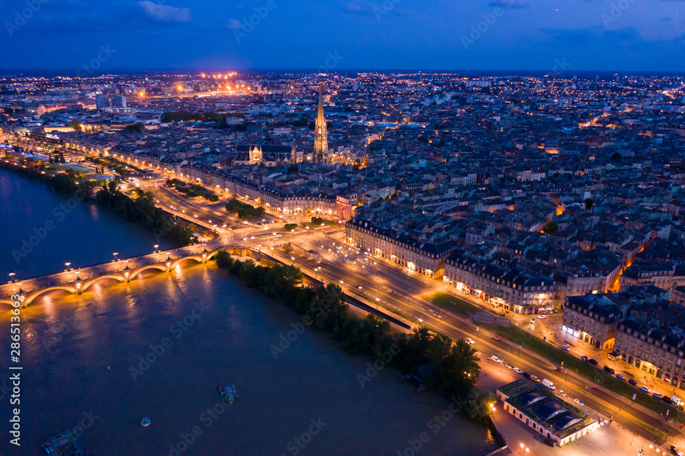 Illuminated Bordeaux city at night - obrazy, fototapety, plakaty 