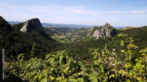 Point de vue Roches Tuilière et Sanadoire en Auvergne photo