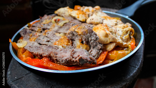 Fajitas en sartén acercamiento