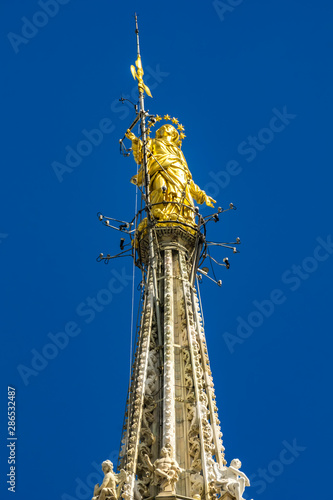 Statue of the Virgin Mary o...