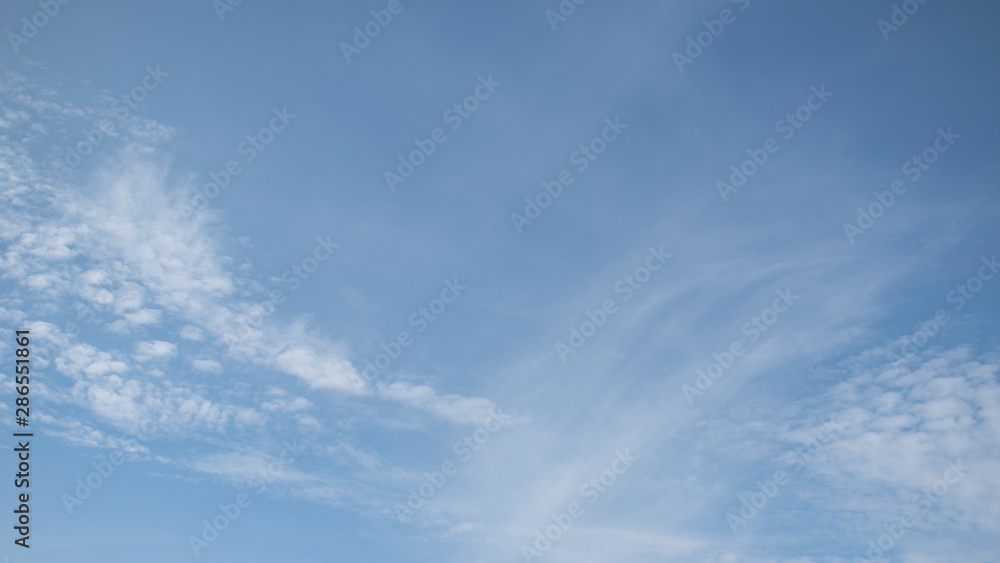 Fototapeta premium blue sky with white clouds