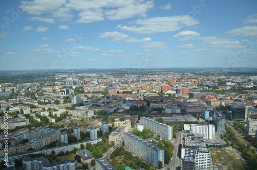 Wroclaw - panorama miasta  widok z g  ry  latem
