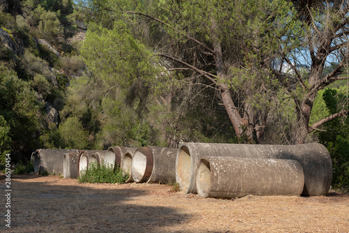 Viejas tuberías de cemento para transportar agua