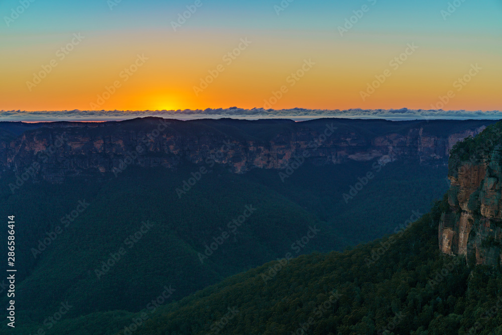 sunrise at govetts leap lookout, blue mountains, australia 3
