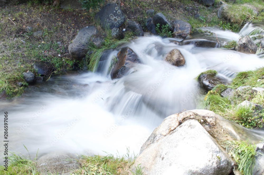 Fototapeta premium Água fluindo
