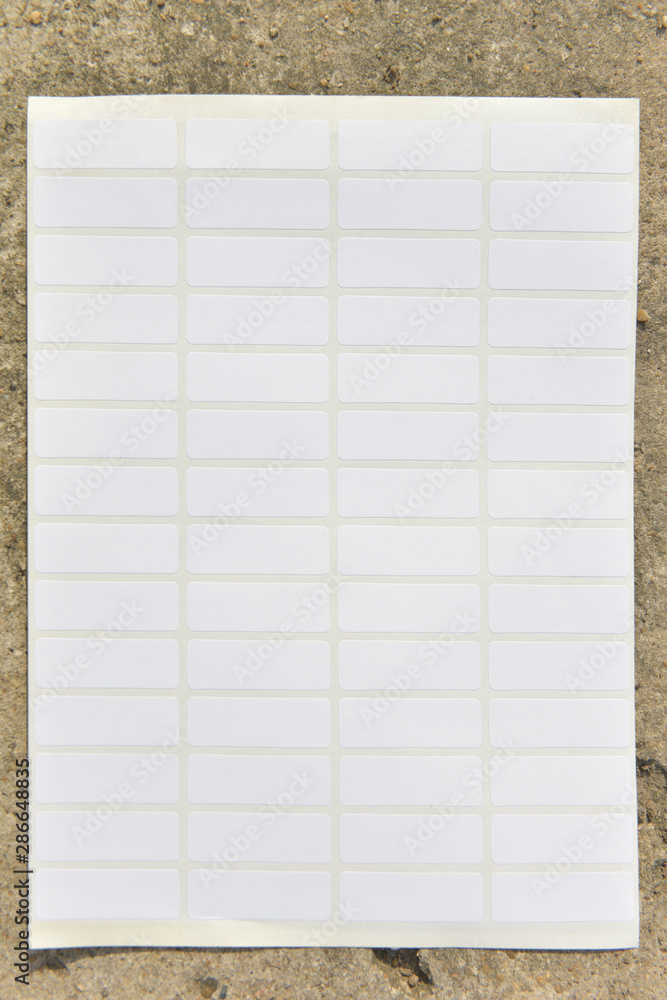 Naklejka premium White Paper sticker label sheet on concrete background. 