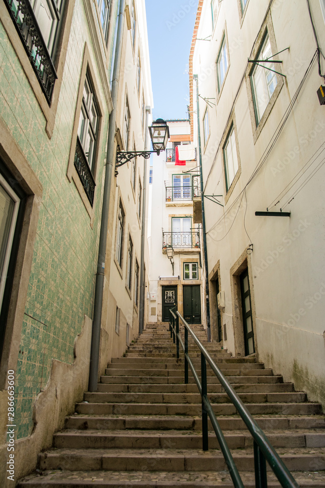 リスボン市街の古い石段