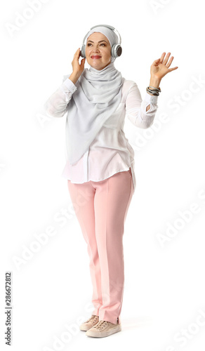 Beautiful mature Muslim wom...