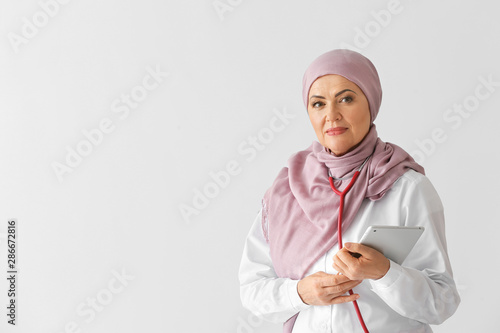 Beautiful mature Muslim doc...