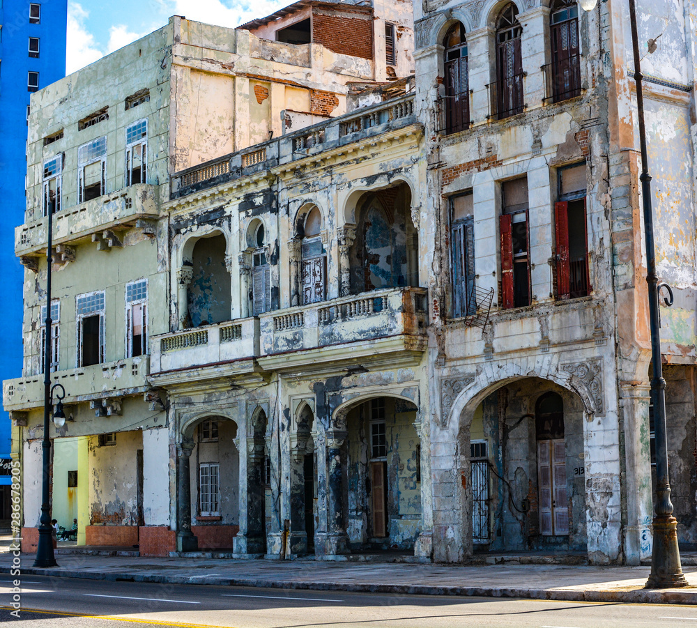 CUBA LANDSCAPES AND ARCHITECTURE