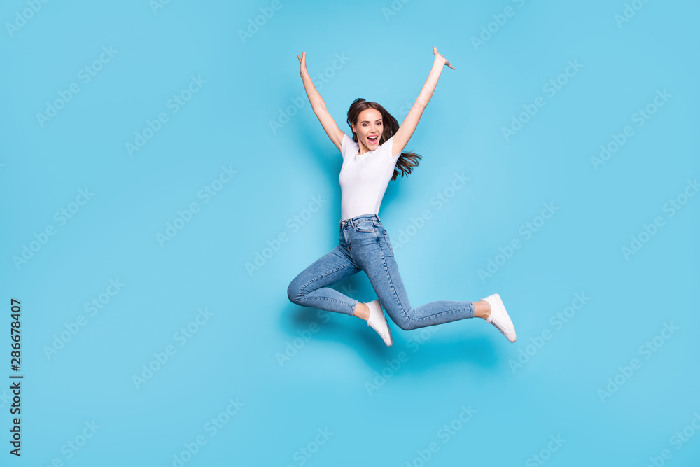 Full body photo of candid person screaming shouting raising hands wearing white t-shirt denim jeans isolated over blue background Full body photo of candid person screaming shouting raising hands wearing white t-shirt denim jeans isolated over blue background