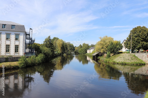 Le canal de Nantes à Brest dans la ville de Pontivy - Département du Morbihan - Bretagne - France