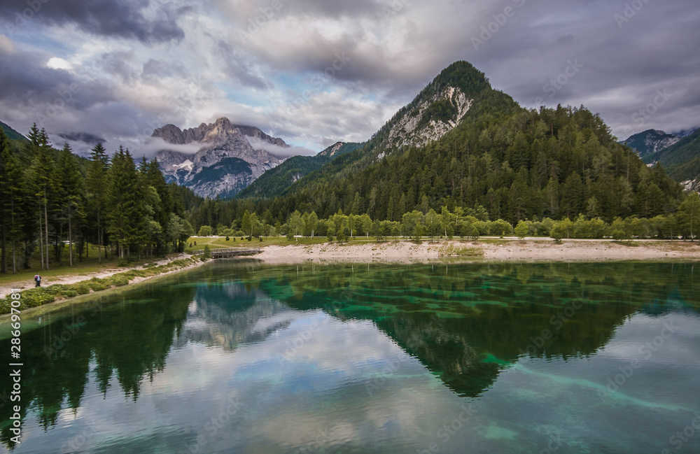 Idilliaco lago alpino in Slovenia