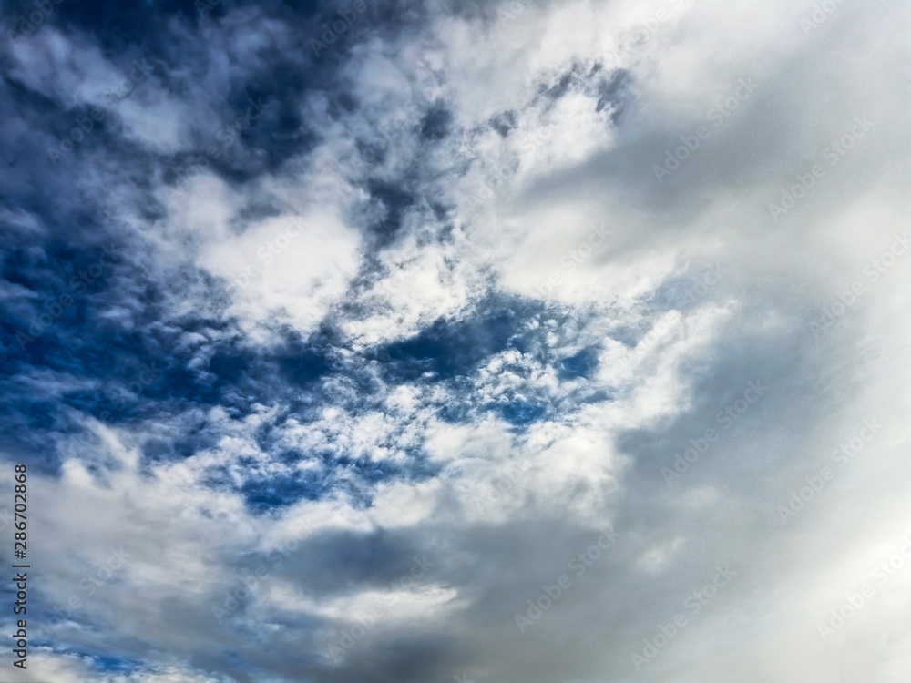 Obraz premium Cloudy skies is bright are beautiful . Bright dramatic Sky at horizon .
