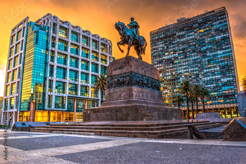 Sunset at Plaza Independencia, Montevideo, Uruguay. photo