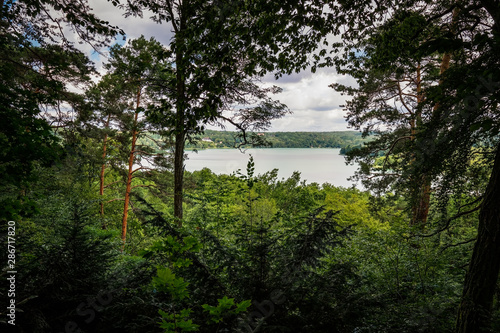 Blick nach Norden vom  Panoramaweg  auf den Scherm  tzelsee im Naturpark  M  rkische Schweiz 